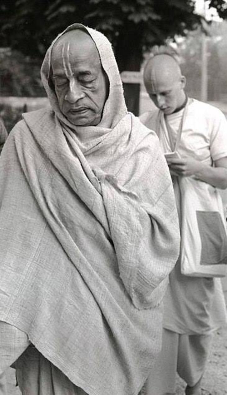 Bhaktivaibhava Svami i Prabhupada 02