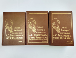 Собрание лекций Его Божественной Милости А.Ч. Бхактиведанты Свами Прабхупады по Чайтанья Чаритамрите в 3-х томах (на англ. языке) РАРИТЕТ