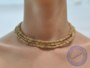 Кантхималы (бусы) из Туласи. 3 ряда. С Радха-кунды (эксклюзив). Средние. Светлые. Рисунок Шри Радхе.