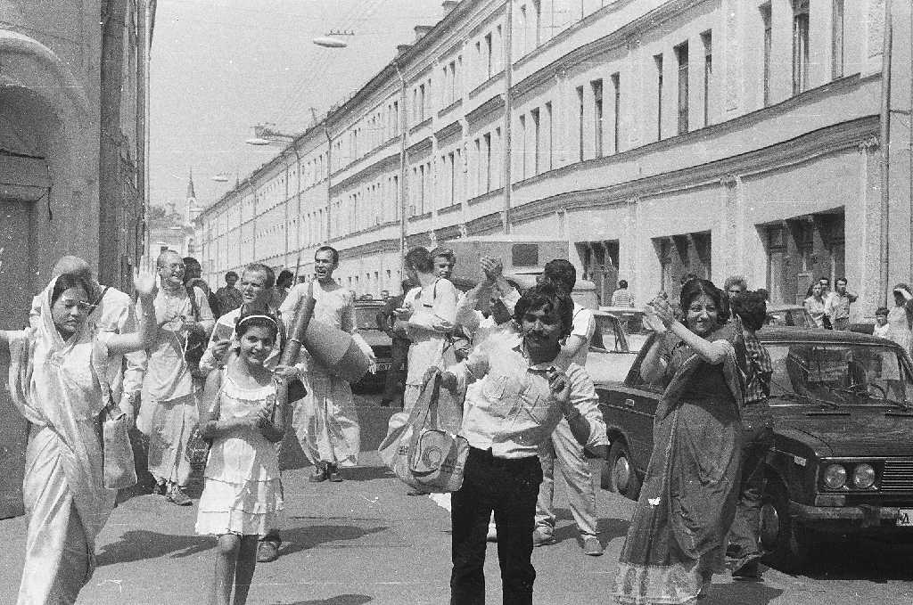 1987 88 Harinamy po Moskve 01